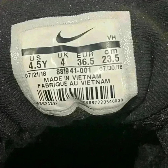 Nike Team Hustle D 8 Youth Size 4.5 Basketball shoes - Picture 9 of 11